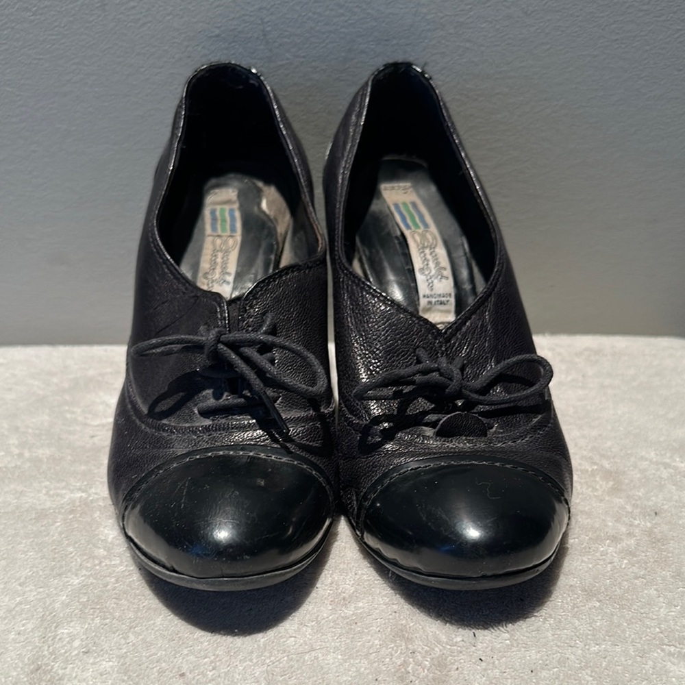 Black Low-Heeled Pumps with Laces